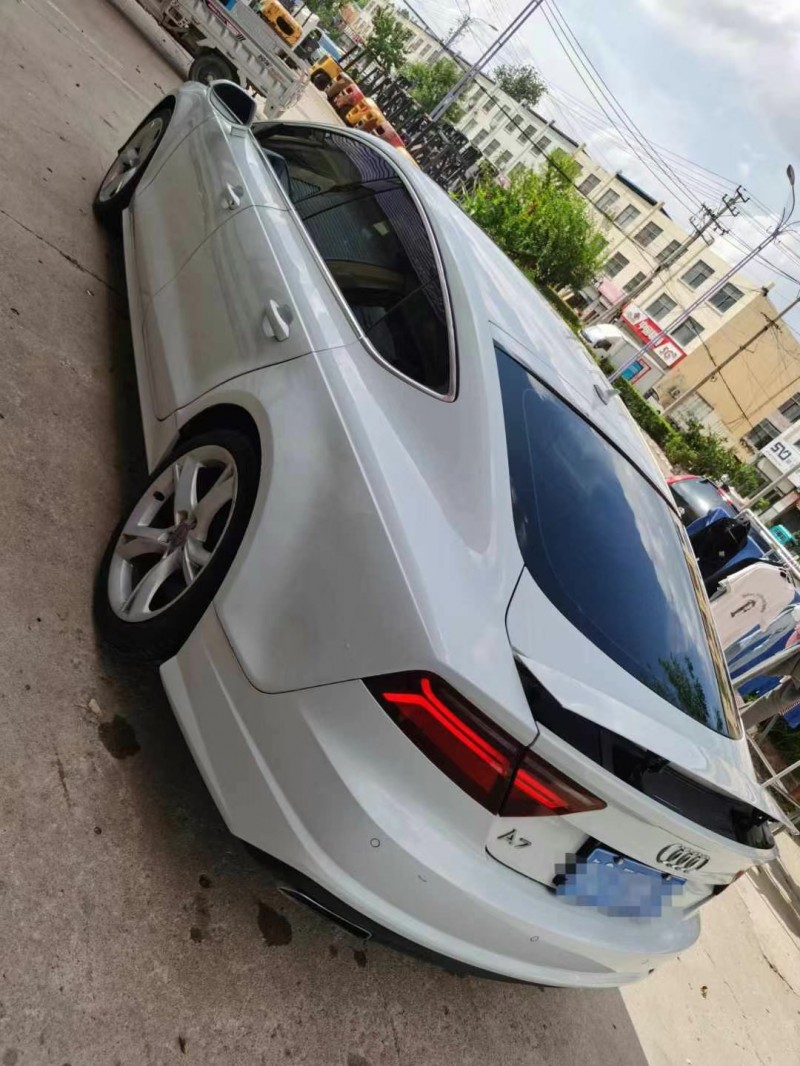济宁17年奥迪A7L8