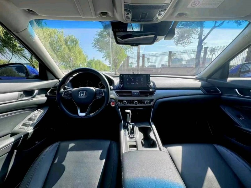 东莞18年本田雅阁8