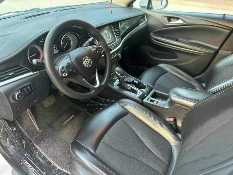 青岛16年别克威朗5