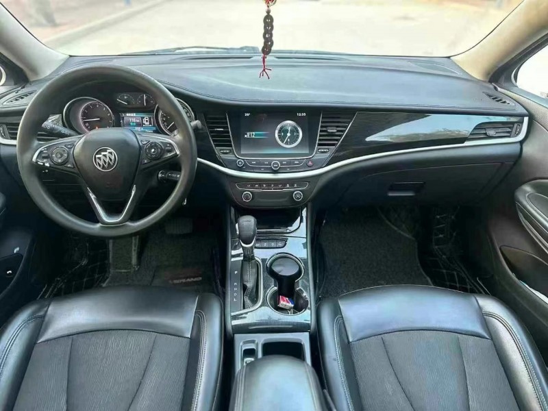 青岛16年别克威朗9