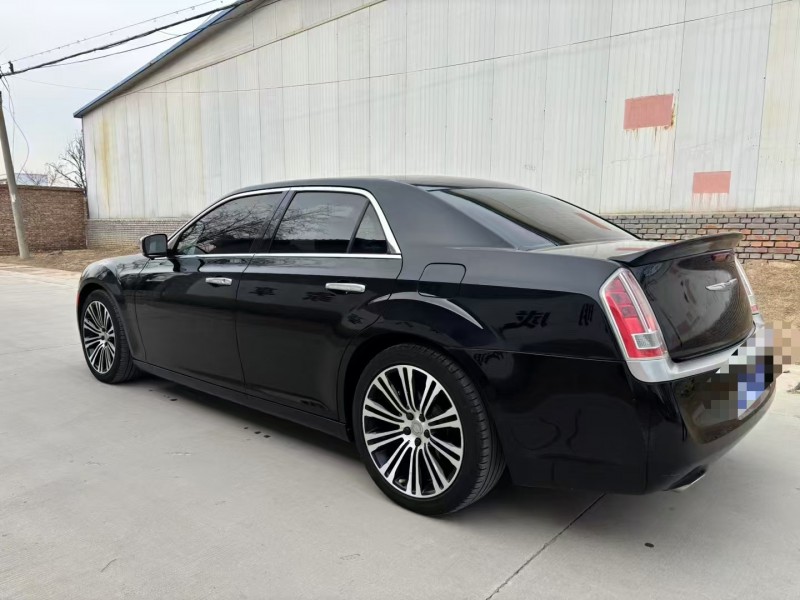 保定13年克莱斯勒300C4