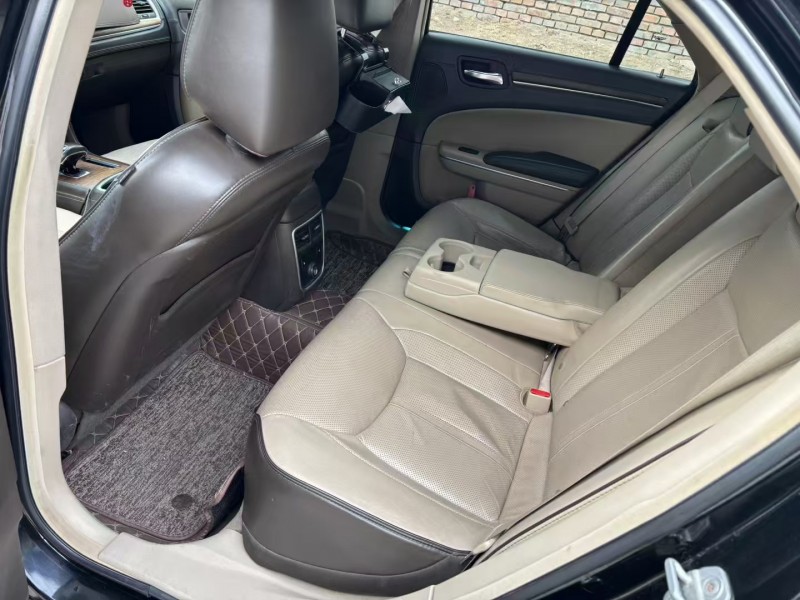 保定13年克莱斯勒300C7