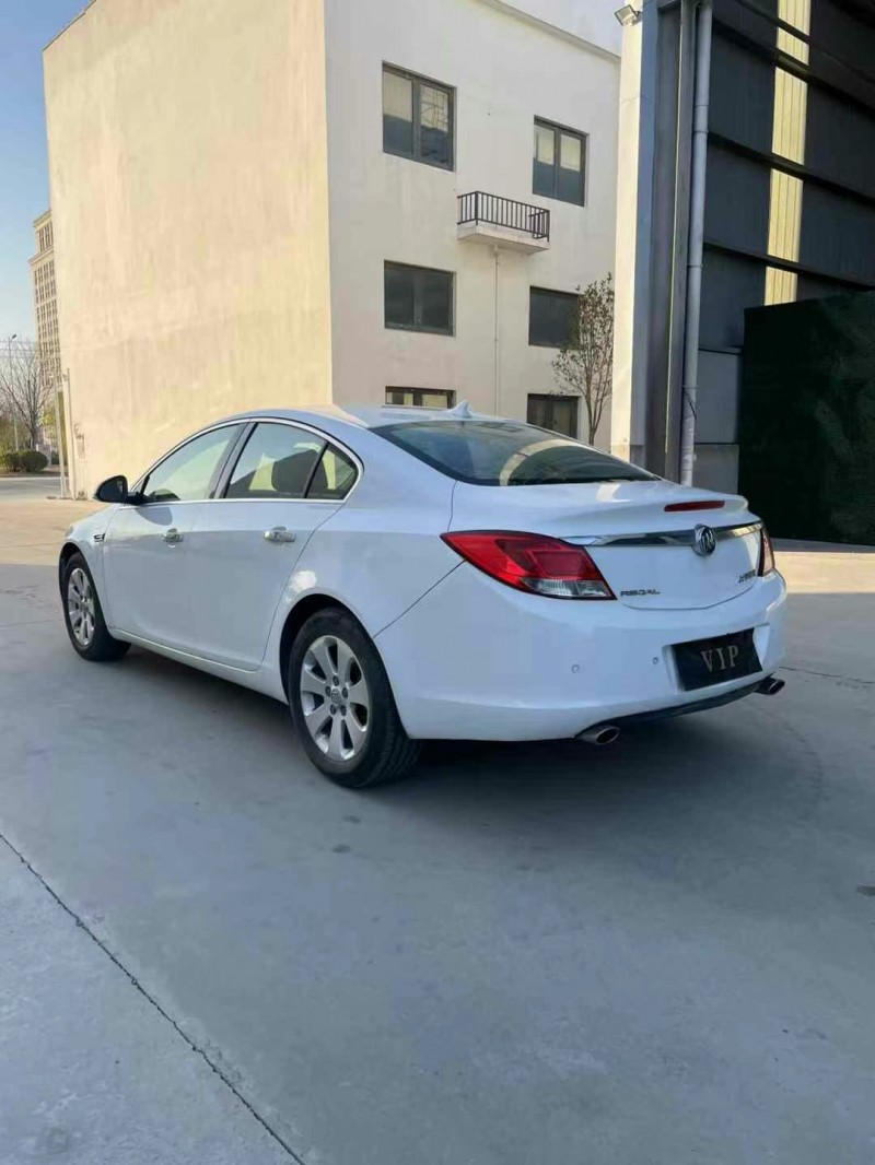 徐州12年别克君威8