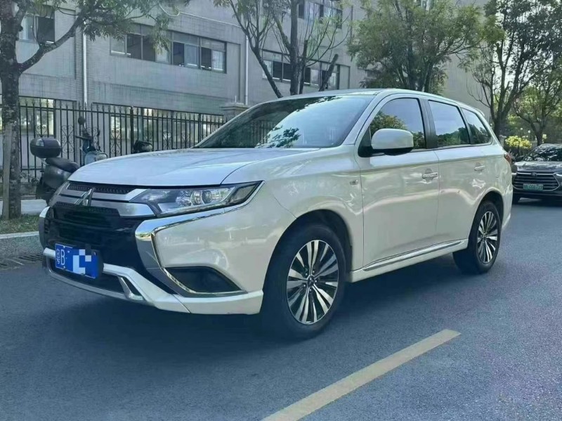 深圳22年三菱歐藍德3