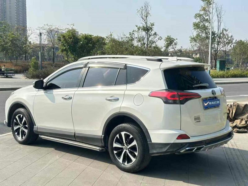 东莞18年丰田RAV4荣放7