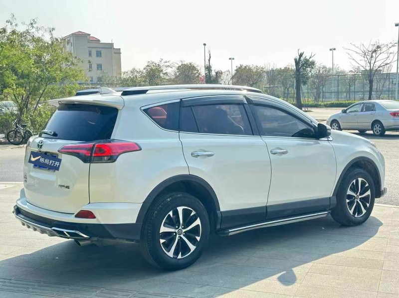 东莞18年丰田RAV4荣放8
