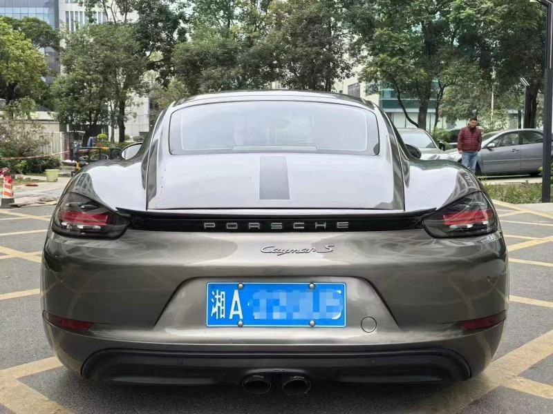 深圳12年保時捷卡曼9