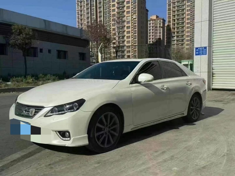 济宁13年丰田锐志2