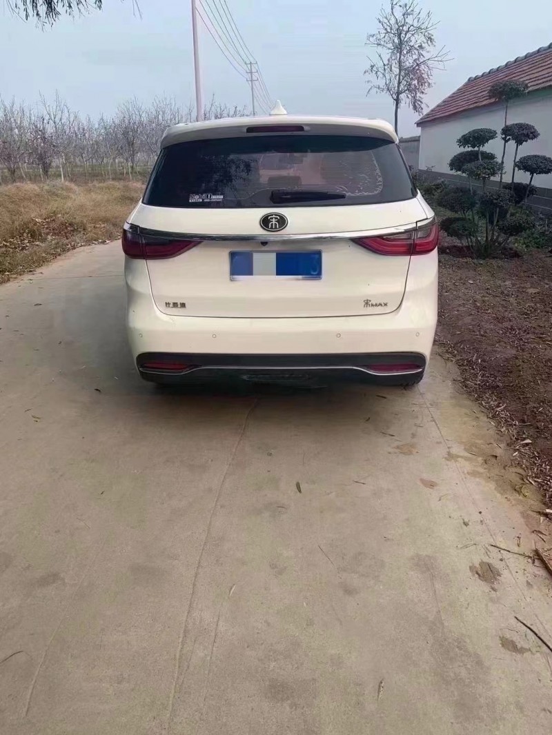 青岛18年比亚迪宋MAX9