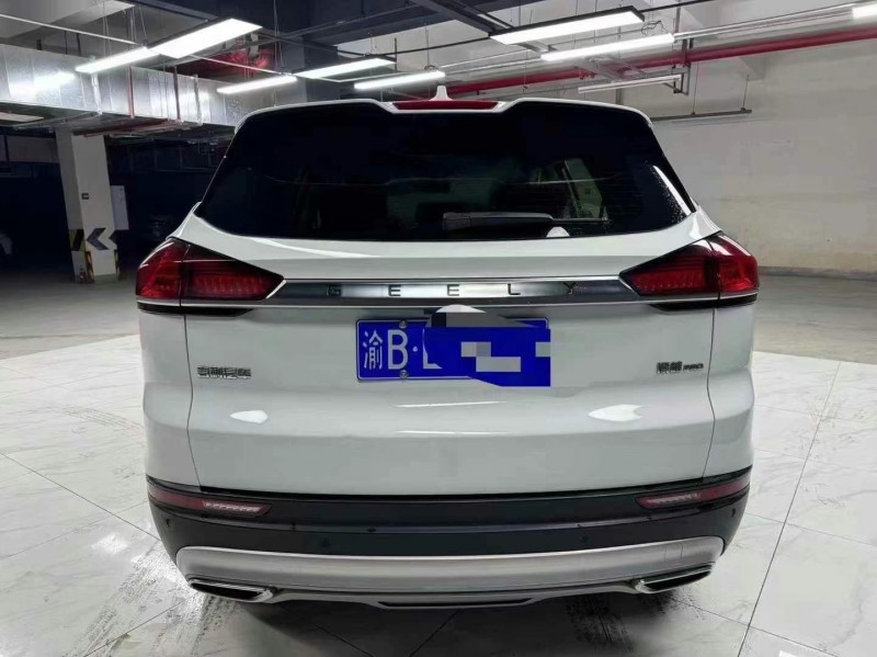 成都19年吉利博瑞5