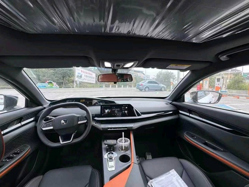 重慶23年長安汽車UNI-V6