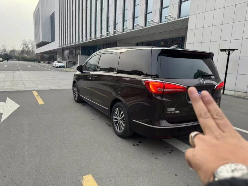 济宁17年别克GL84