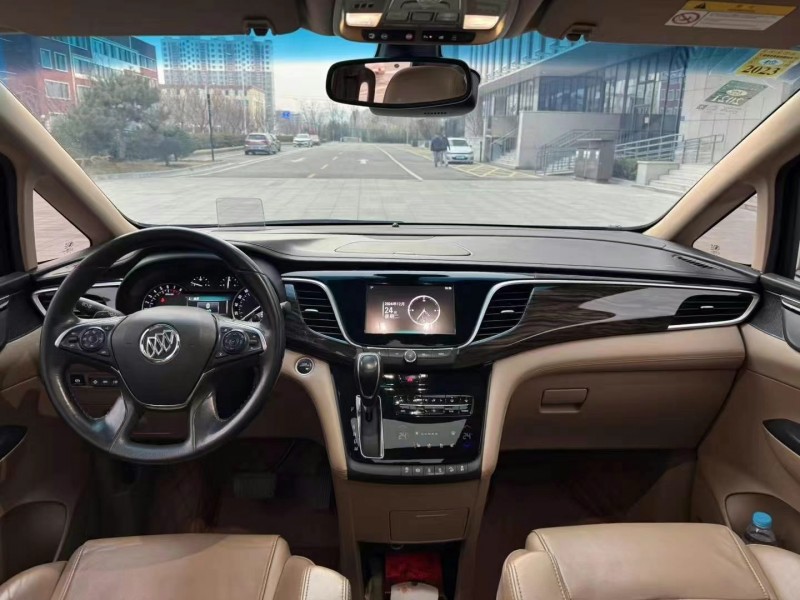 济宁17年别克GL85