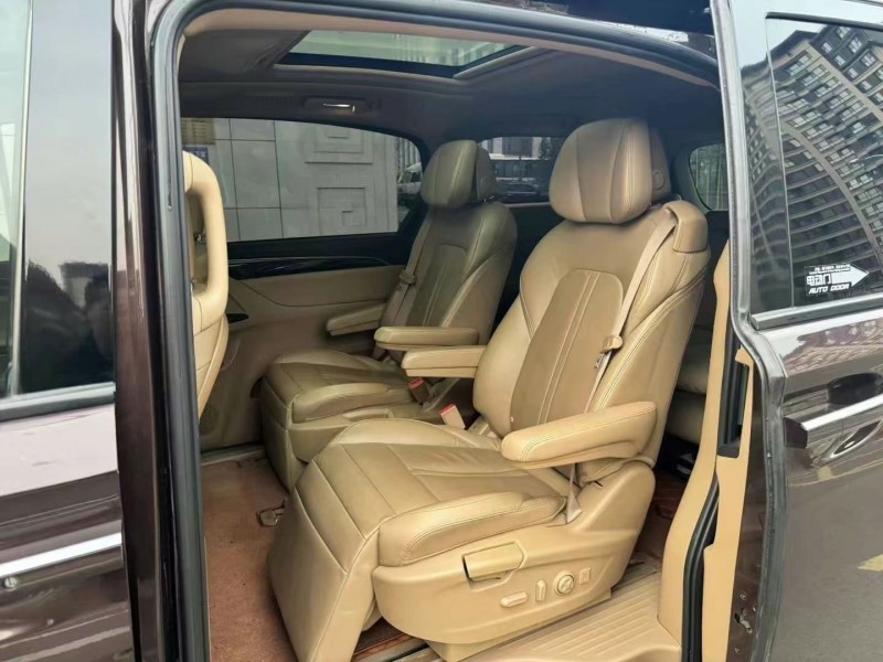 济宁17年别克GL86