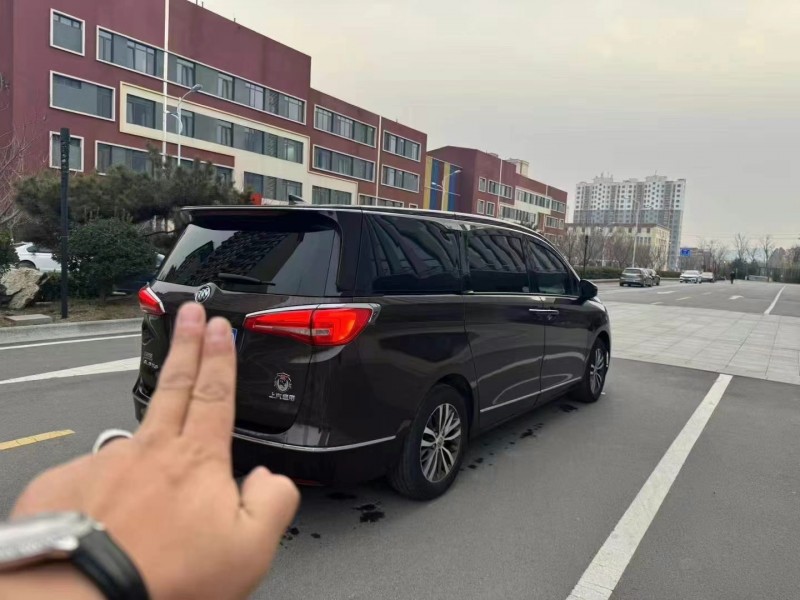 济宁17年别克GL87