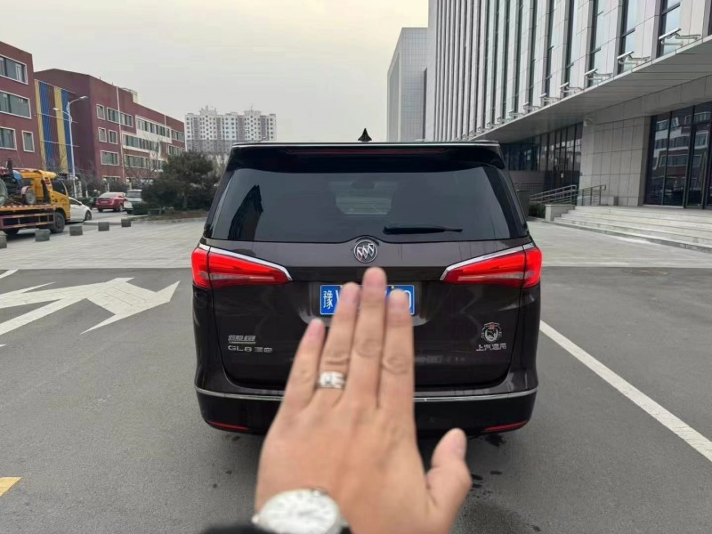 济宁17年别克GL89