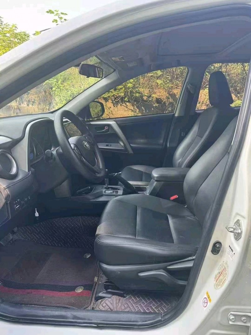成都18年豐田RAV44