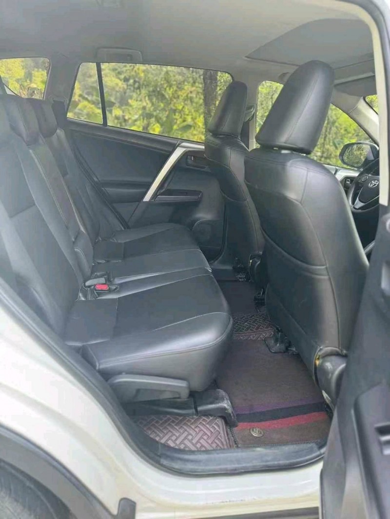 成都18年豐田RAV45
