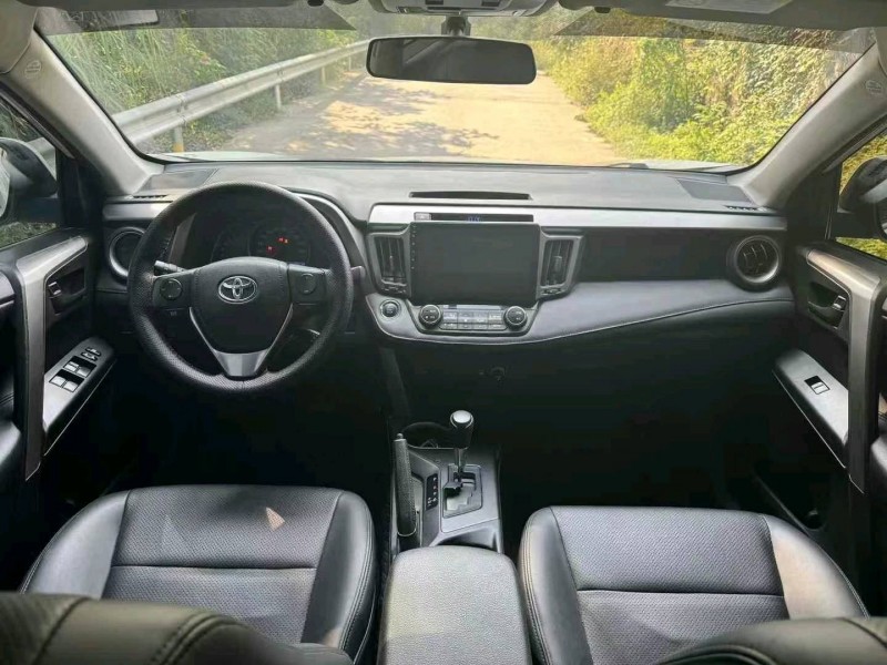 成都18年豐田RAV47