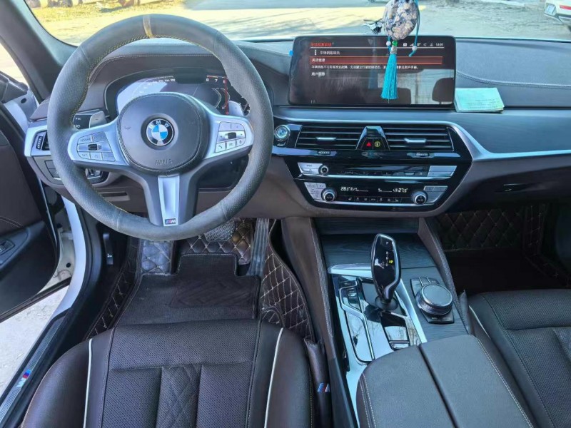 保定22年宝马5系8