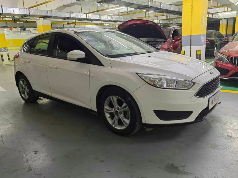 武汉17年福特福克斯8