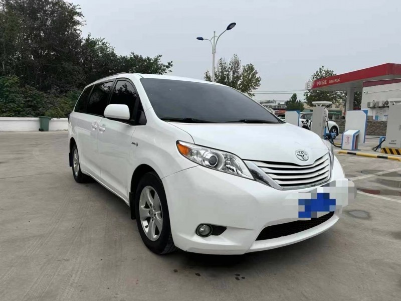 保定18年丰田塞纳2