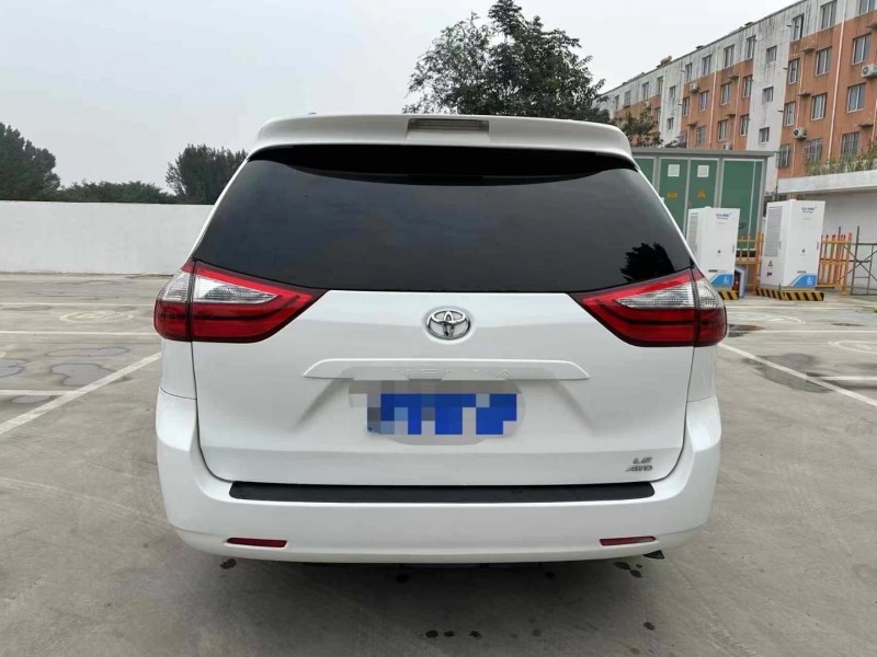 保定18年丰田塞纳7