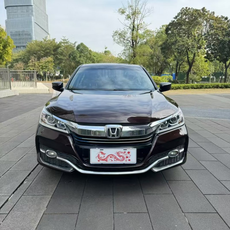 佛山17年本田雅阁1