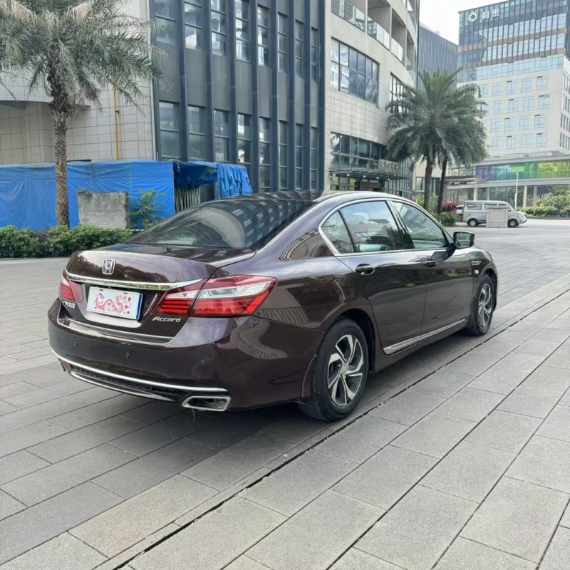 佛山17年本田雅阁8