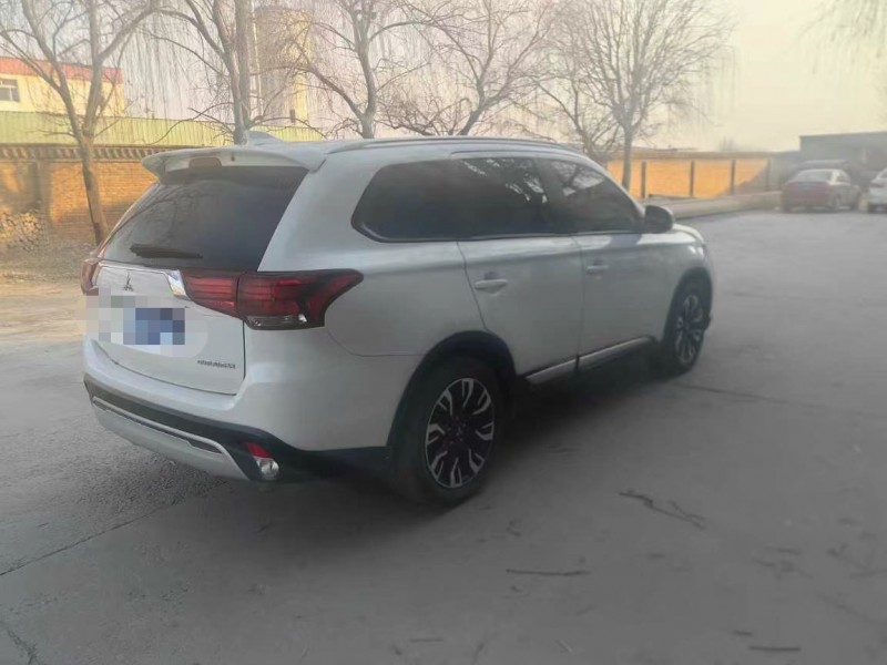 保定19年三菱欧蓝德4