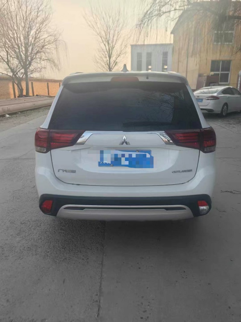 保定19年三菱欧蓝德5