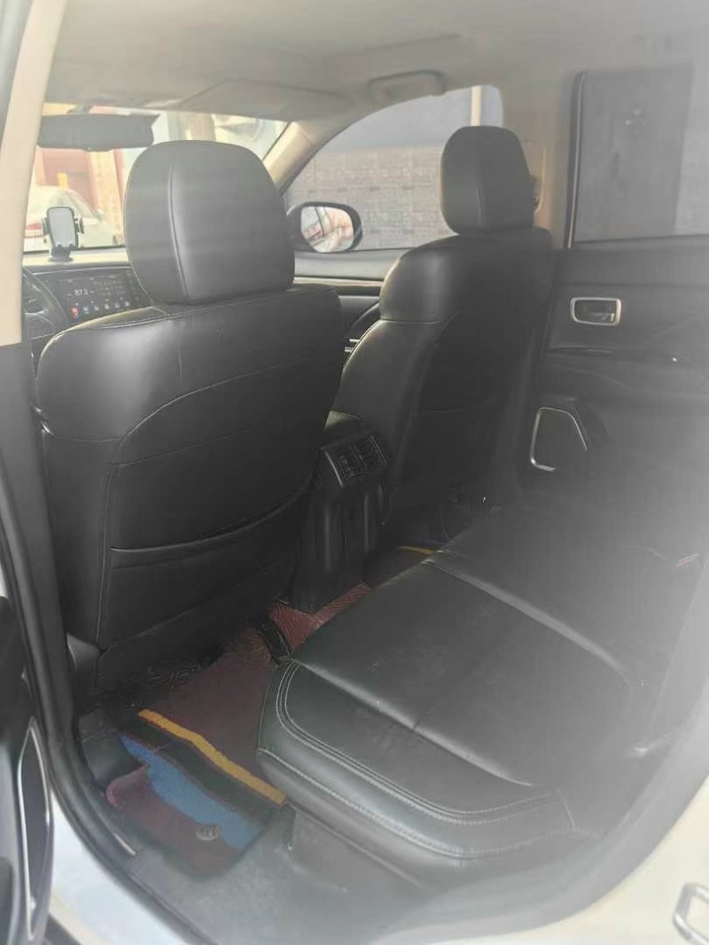 保定19年三菱欧蓝德6