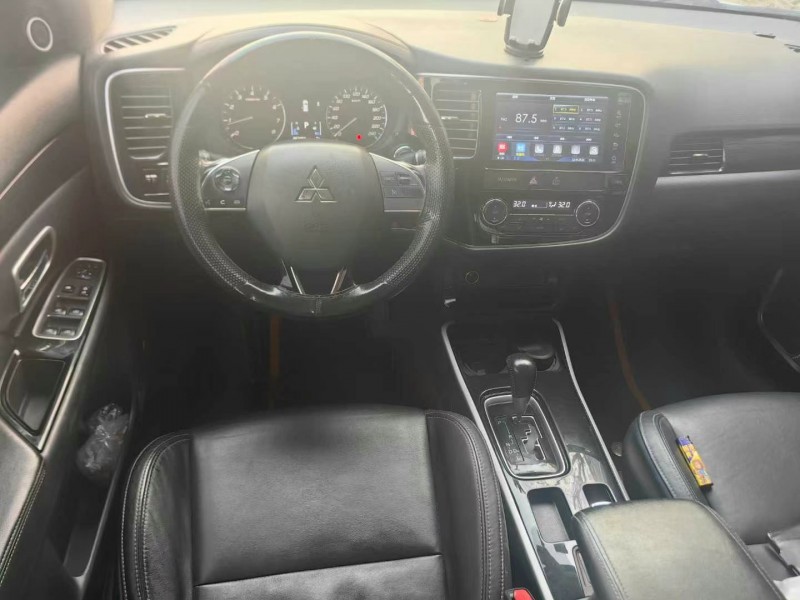 保定19年三菱欧蓝德7