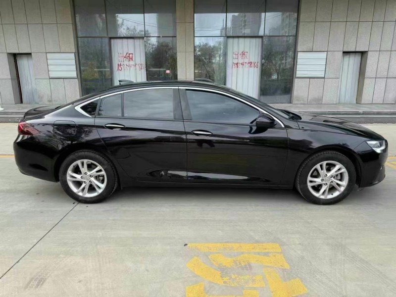 济宁23年别克君威8