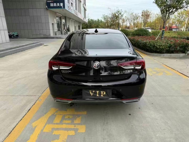 济宁23年别克君威9