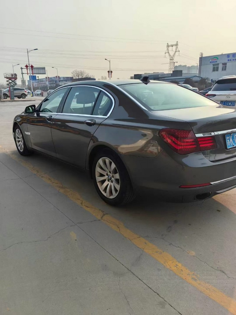 保定13年宝马7系8