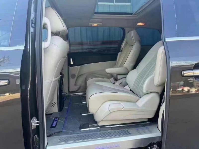 济宁21年别克GL86