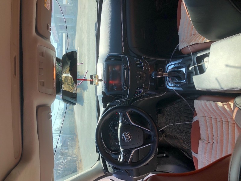 青岛15年别克君威4