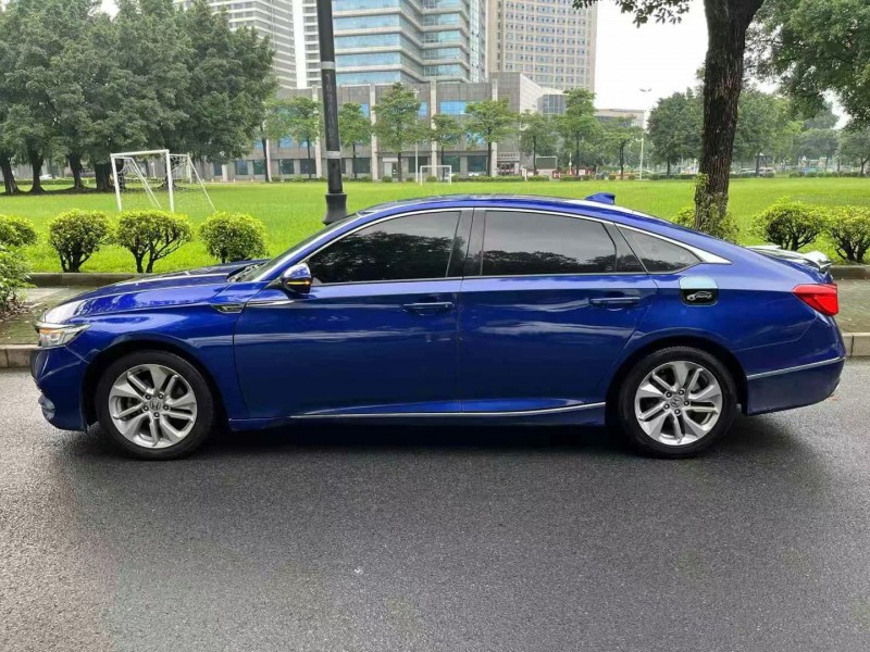 东莞18年本田雅阁3