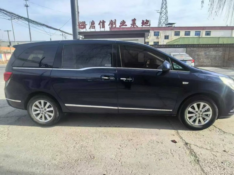 保定18年别克GL82