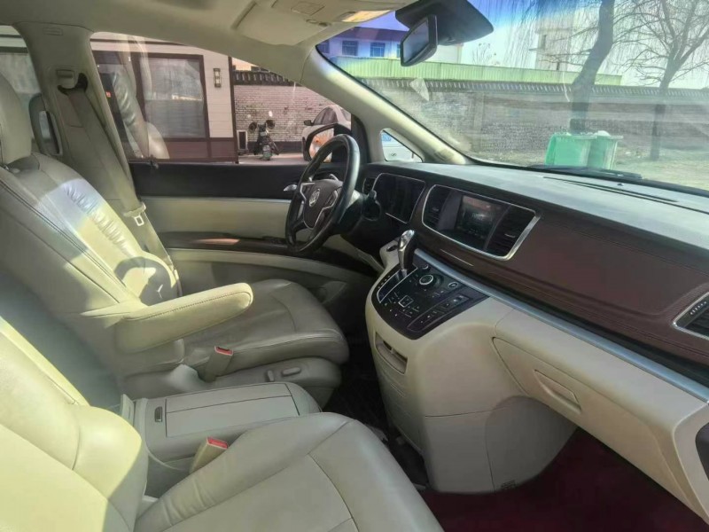 保定18年别克GL86