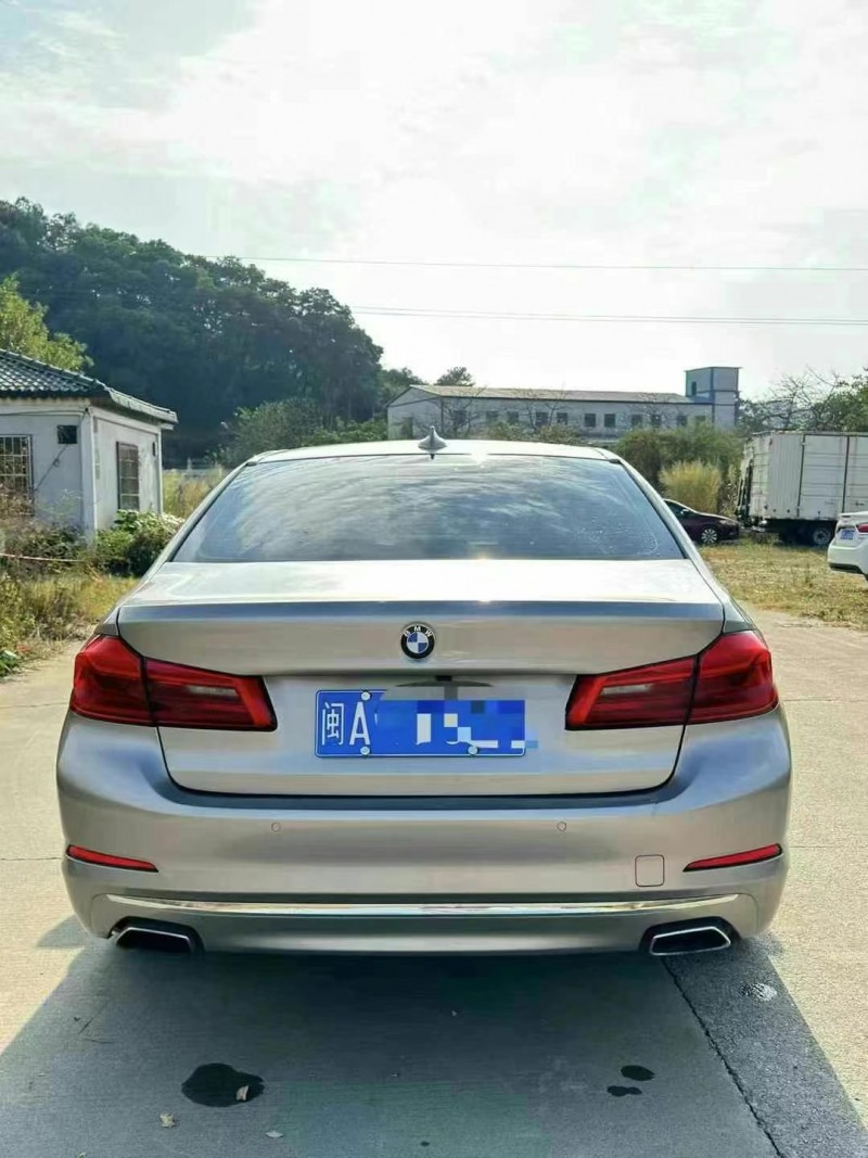 广州17年宝马5系9