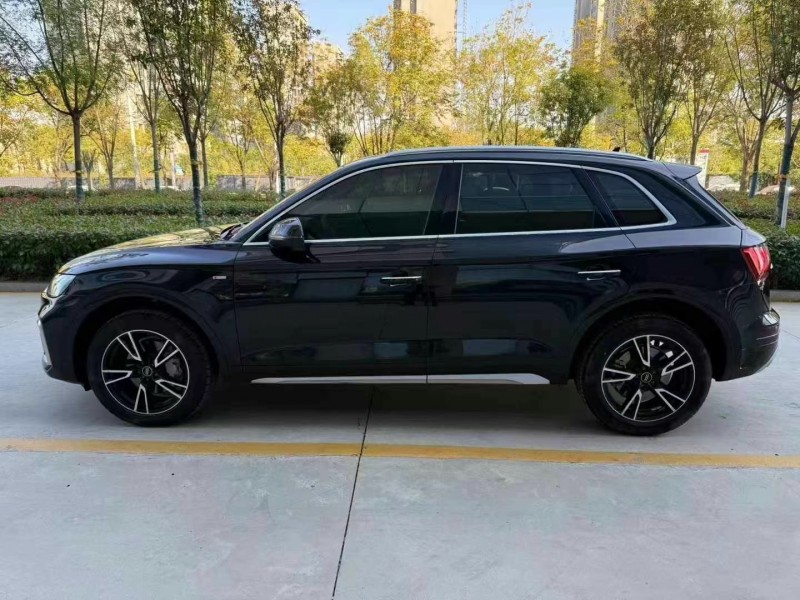 济宁21年奥迪Q58