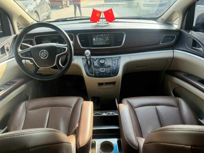 济宁17年别克GL86