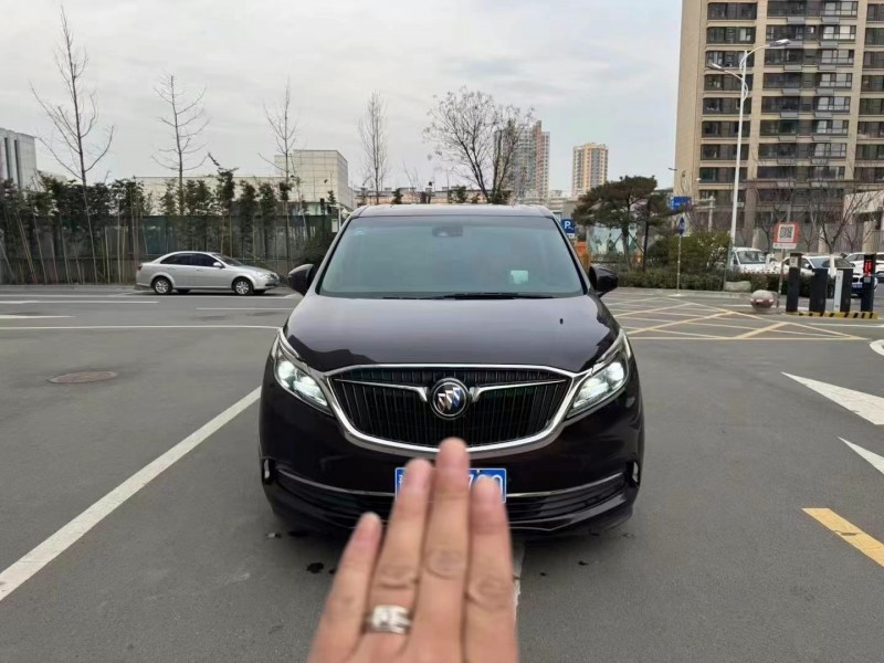 济宁17年别克GL81