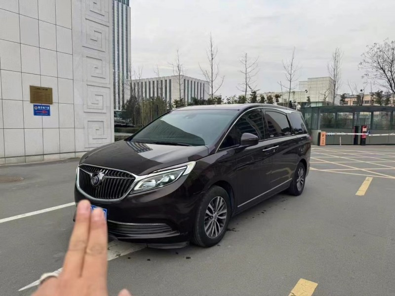 济宁17年别克GL82