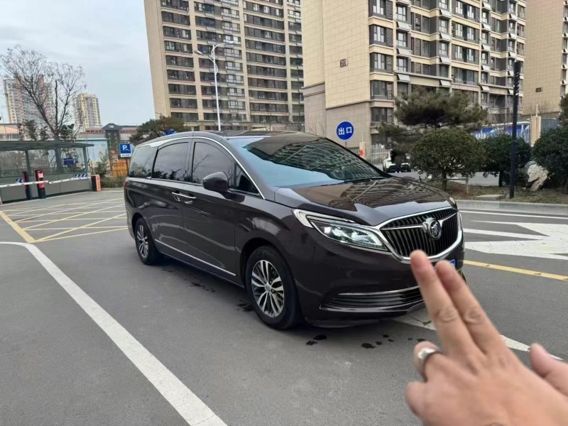 济宁17年别克GL83