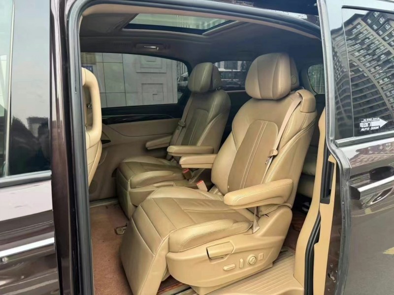 济宁17年别克GL86