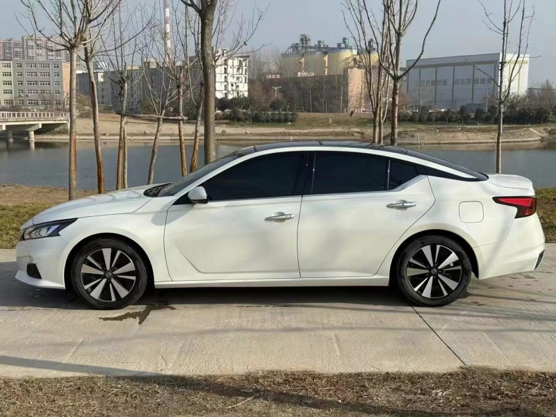 鄭州21年日產天籟2