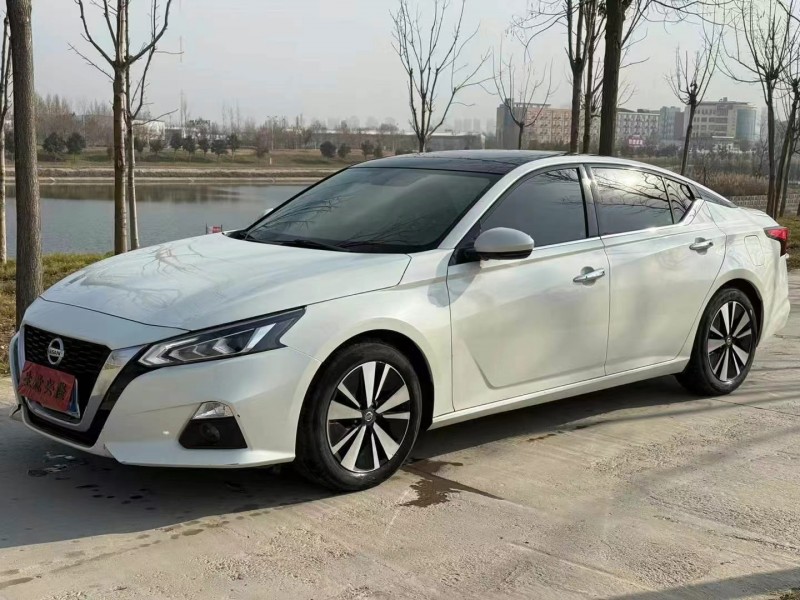 鄭州21年日產天籟3